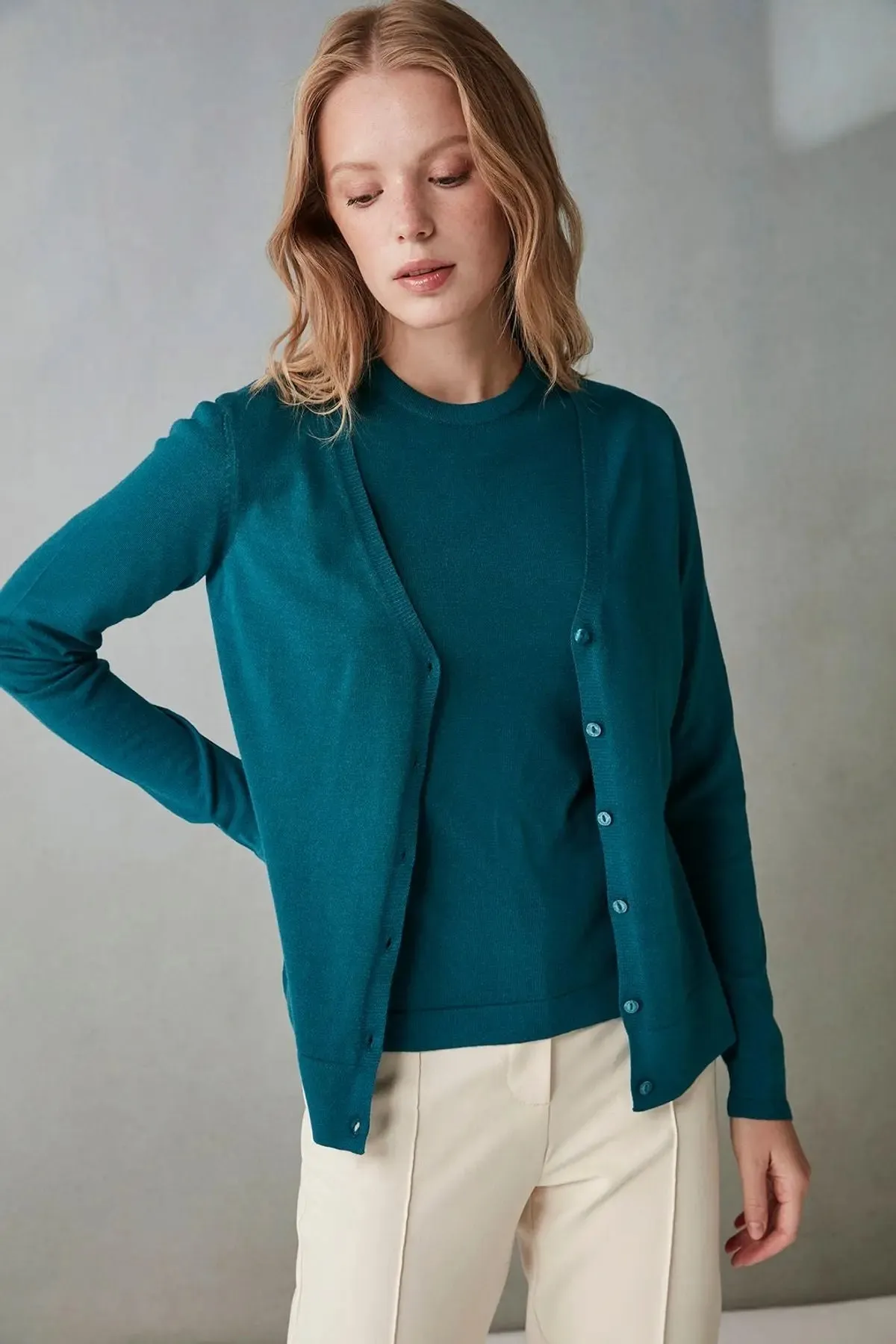 Peacock Silk and Cashmere Aleyna Buttoned Women's Cardigan