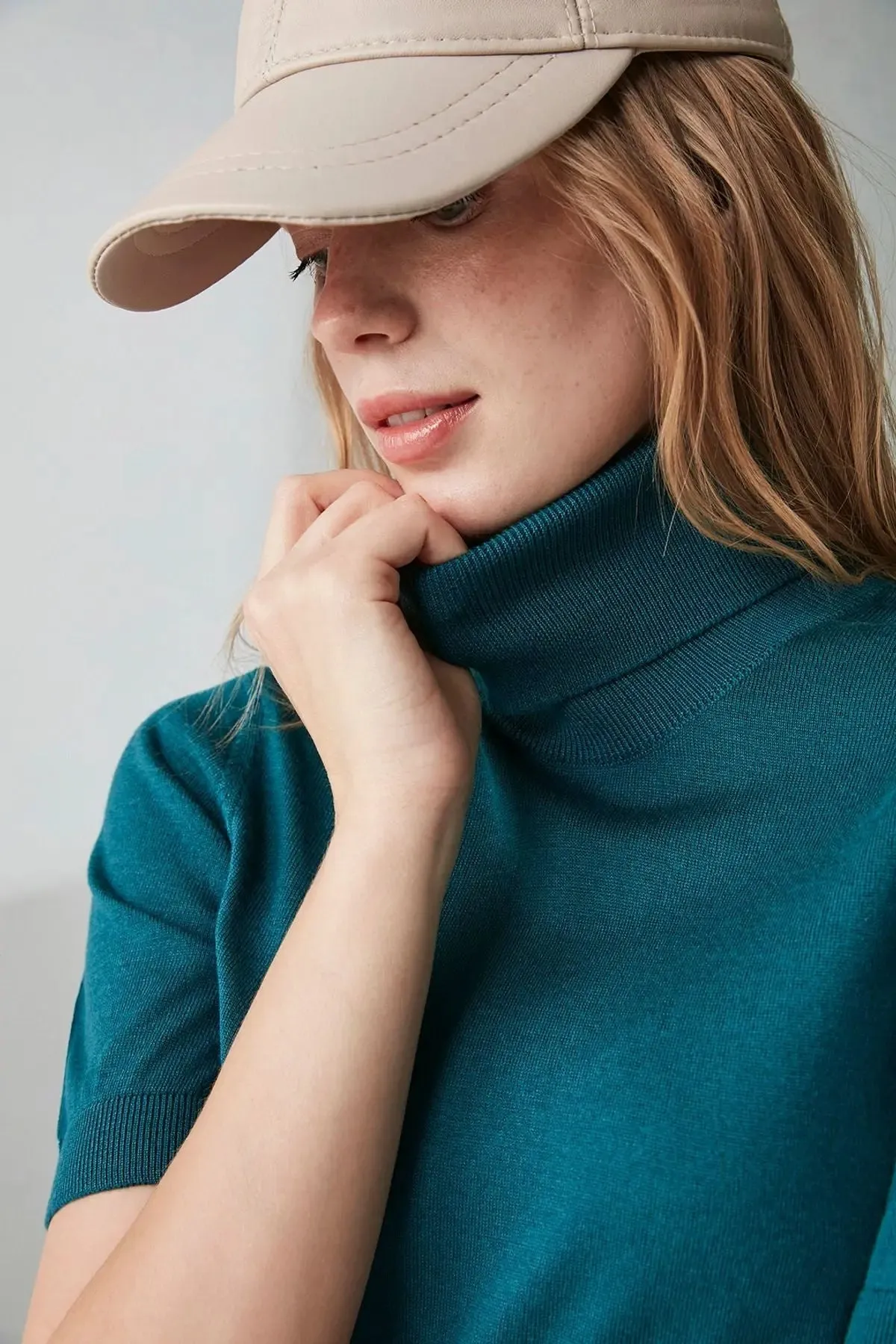 Peacock Silk and Cashmere Aleyna Short Sleeve Women's Knitwear