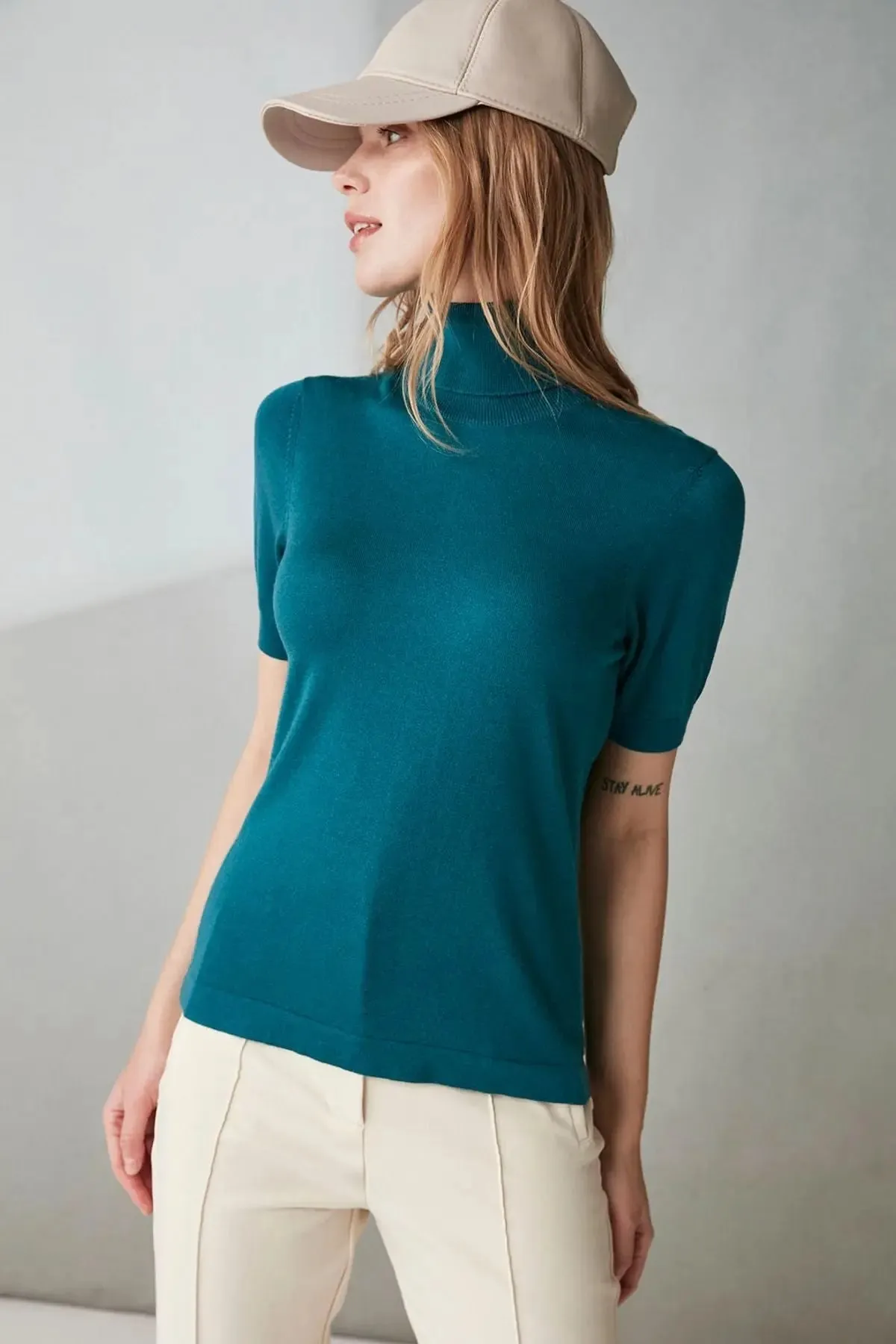 Peacock Silk and Cashmere Aleyna Short Sleeve Women's Knitwear