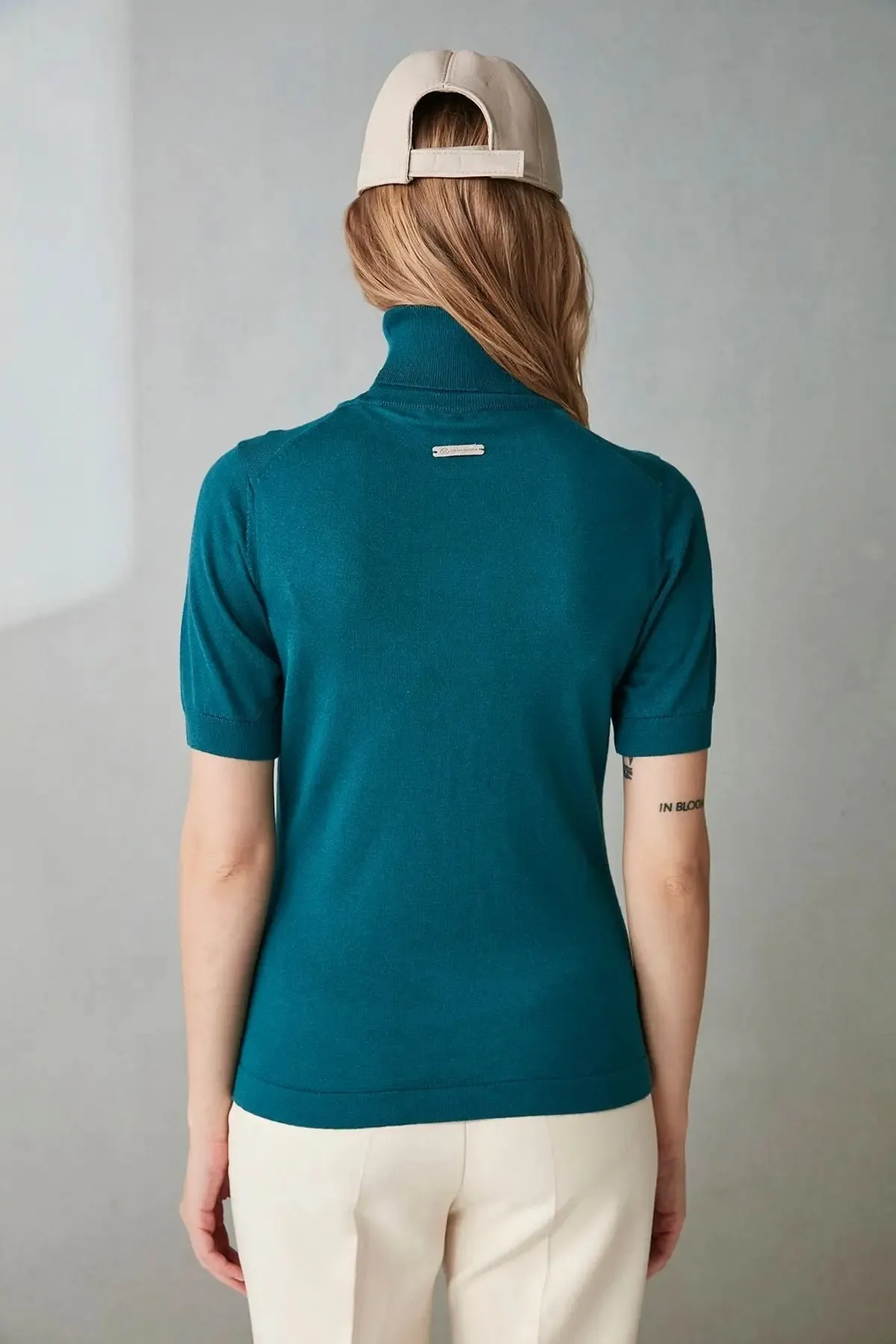 Peacock Silk and Cashmere Aleyna Short Sleeve Women's Knitwear