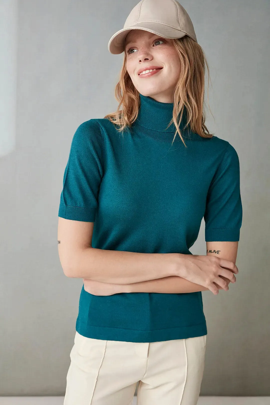 Peacock Silk and Cashmere Aleyna Short Sleeve Women's Knitwear